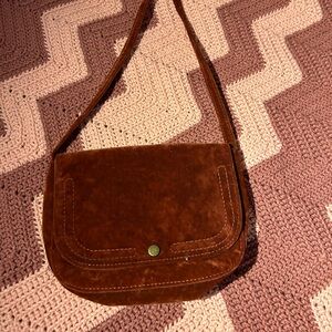 CROSSBODY